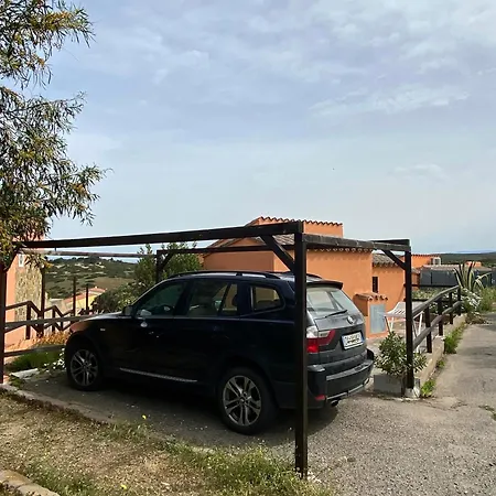 Casa Laconi Feriehus *