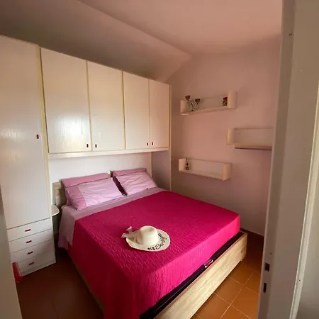 Casa Laconi Feriehus *